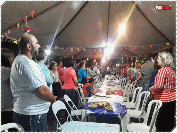 Agentes realizam confraternização no encerramento da quermesse paroquial Agentes realizam confraternização no encerramento da quermesse paroquial