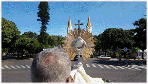 Realizada Solenidade de Corpus Christi na S�o Pedro de Tup�