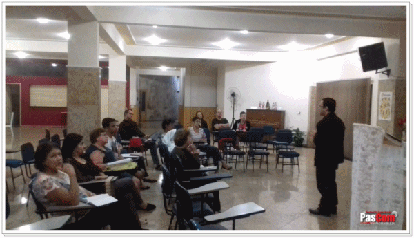 Catequistas da S�o Pedro de Tup� participam de encontro de forma��o