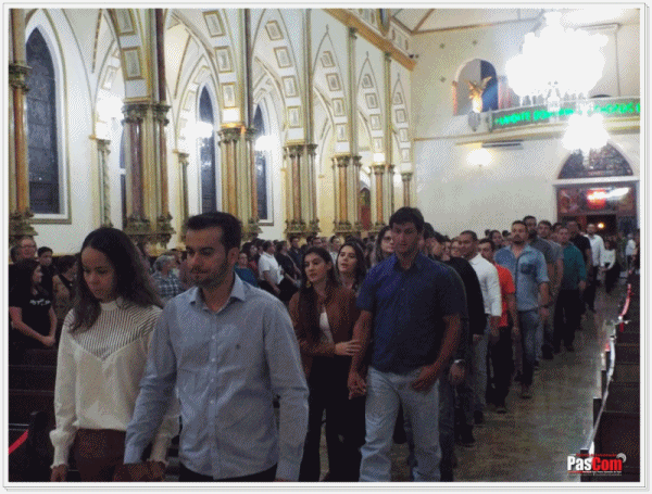 S�o Pedro de Tup� realiza entrega de Certificados de Curso de Prepara��o de Noivos