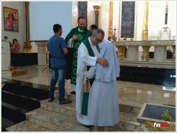 Celebrada na S�o Pedro de Tup� missa de despedida de Thiago Correa e Irm� Luiza