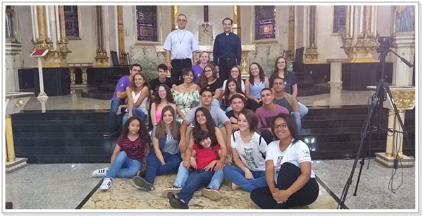 Realizada Missa Jovem na S�o Pedro de Tup�
